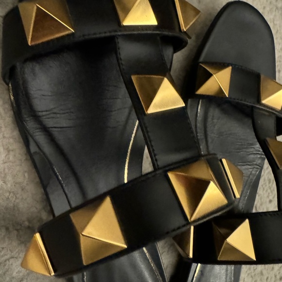 VALENTINO FLAT ROMAN STUD CALFSKIN SLIDE SANDAL 38 - Picture 4 of 9